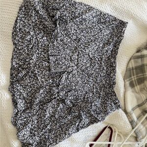 Joey+Rae Grey and White Floral Mini Skirt